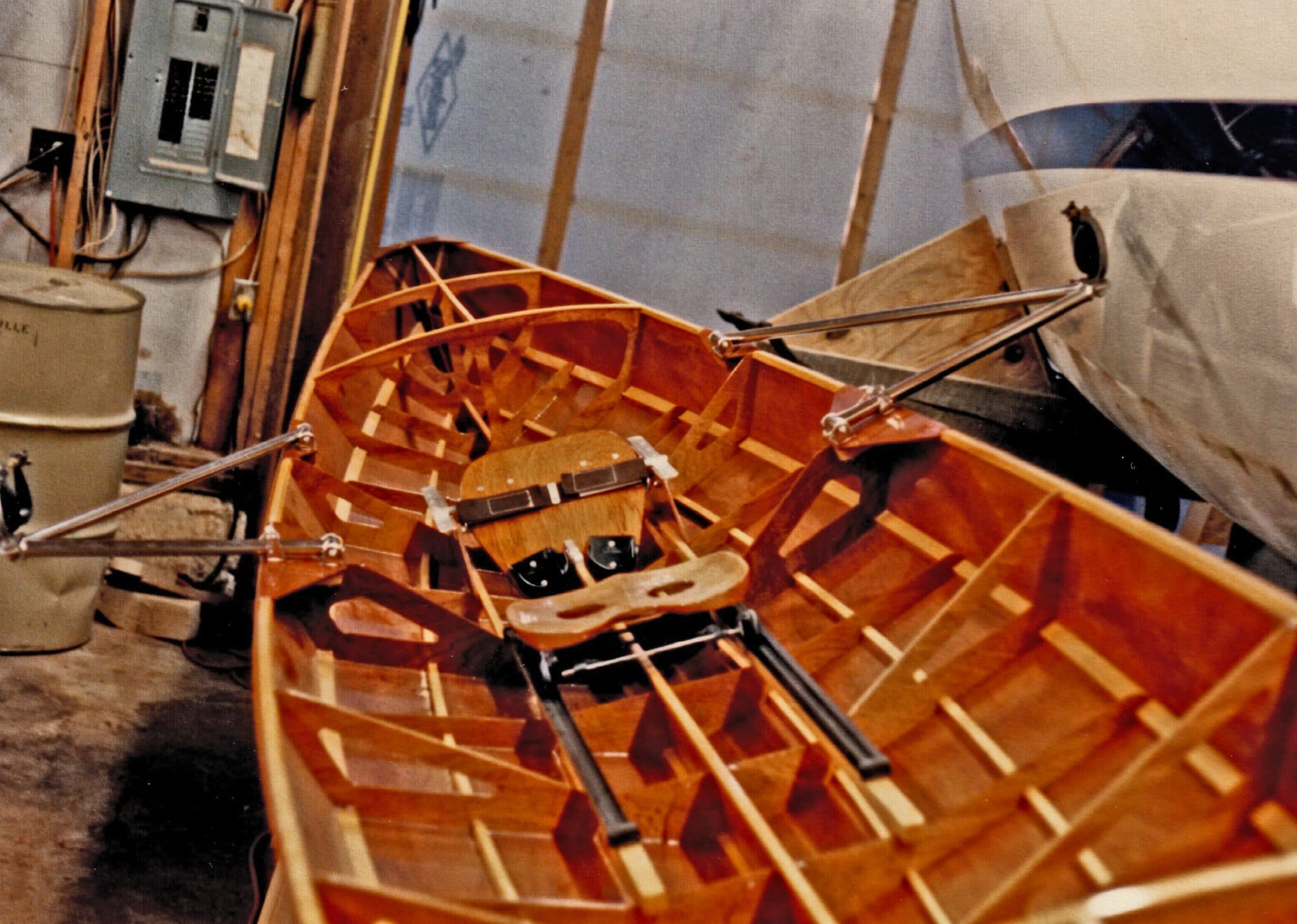 Seating and rowing mechanism in pulling boat